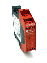 Lade das Bild in den Galerie-Viewer, Telemecanique XPSAC5121, Sicherheitsbaustein, 3 Relais+1 Transistor, 24 VAC/DC