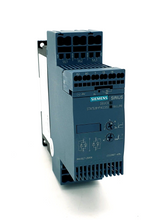 Lade das Bild in den Galerie-Viewer, Siemens 3RW3027-2BB04, SIRIUS Sanftstarter, S0, 32 A, 15 kW/400 V
